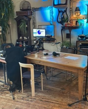 Vrijdag 23 februari en zaterdag 24 februari is onze studio weer verhuist naar Restaurant Deksels in de Kringloopwinkel aan de Nieuwe Veerallee